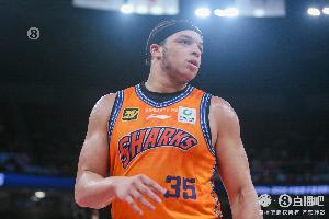 停赛2场+罚款5万！洛夫顿的处罚你认为是轻了还是重了？