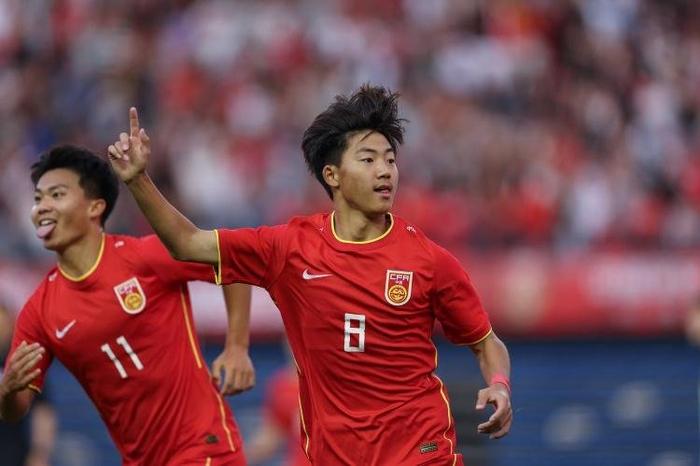 09国少错失单刀痛哭，小将眼泪点燃希望，国足缺乏这份荣誉感