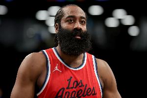 乐鱼体育登录入口-防守尖兵！哈登19中8拿20分4板5助 6抢断创生涯新高还送2帽